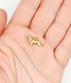 Pendentif vintage or jaune 18k représentant un chien de race teckel