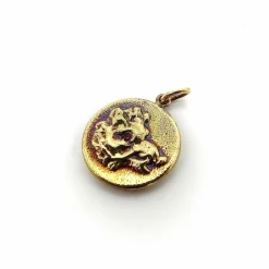 Pendentif-breloque en or 14 carats et rubis d'inspiration victorienne en forme de sanglier