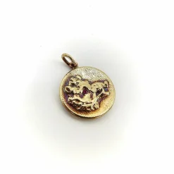 Pendentif-breloque en or 14 carats et rubis d'inspiration victorienne en forme de sanglier