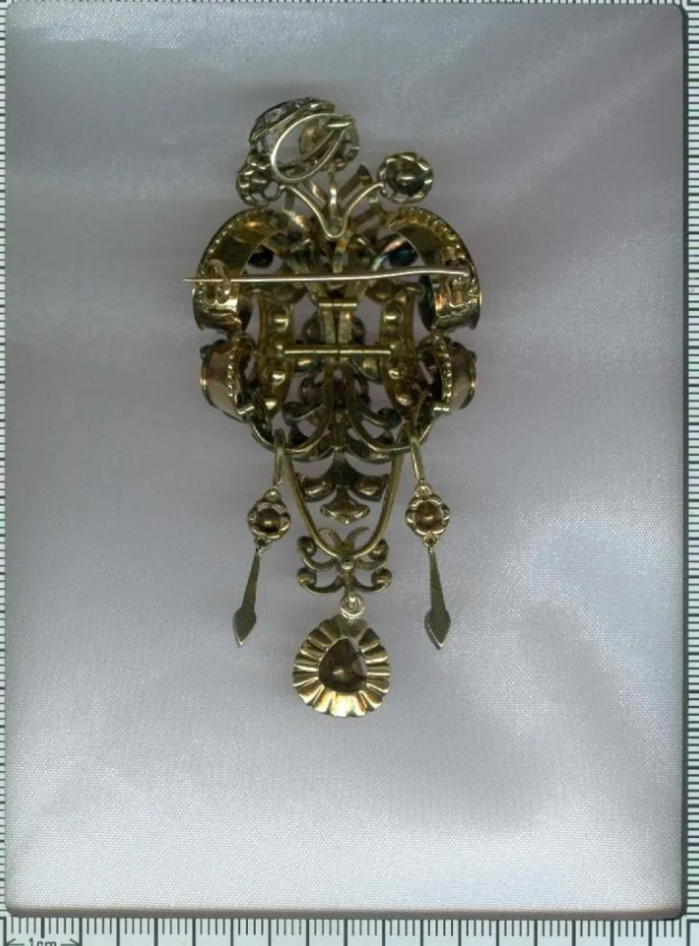 Pendentif/broche, diamant,émail