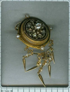 Pendentif/broche diamants et perle émaillée