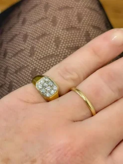 Petite chevalière or jaune et blanc pavage diamants