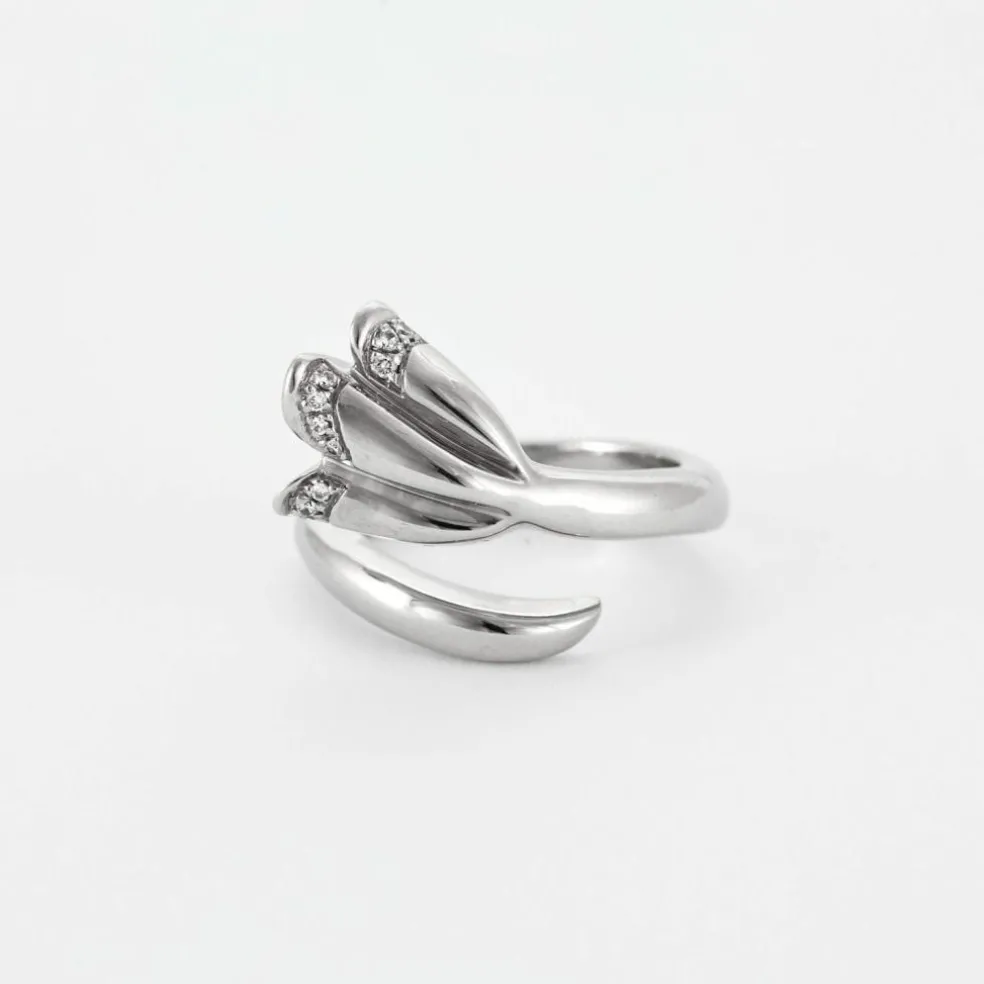 PIAGET - Bague "clochette" en or blanc, platine et diamants