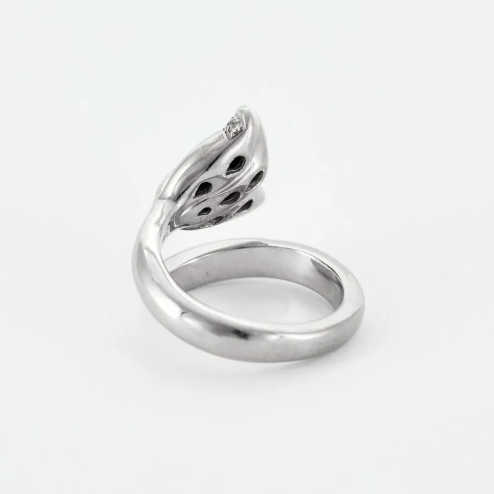 PIAGET - Bague "clochette" en or blanc, platine et diamants