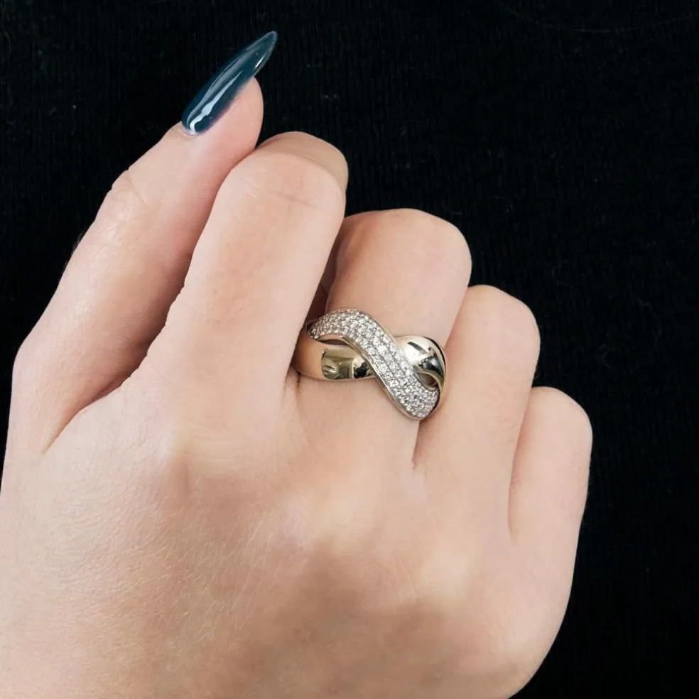 POIRAY - Tresse - Bague en or gris et diamants