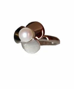 POIRAY - Bague Trèfle Or blanc Perle Blanche