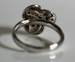 POIRAY - Bague Trèfle Or blanc Perle Blanche