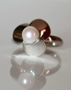POIRAY - Bague Trèfle Or blanc Perle Blanche