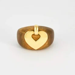 POIRAY - COEUR SECRET- Bague en or jaune et bois de santal