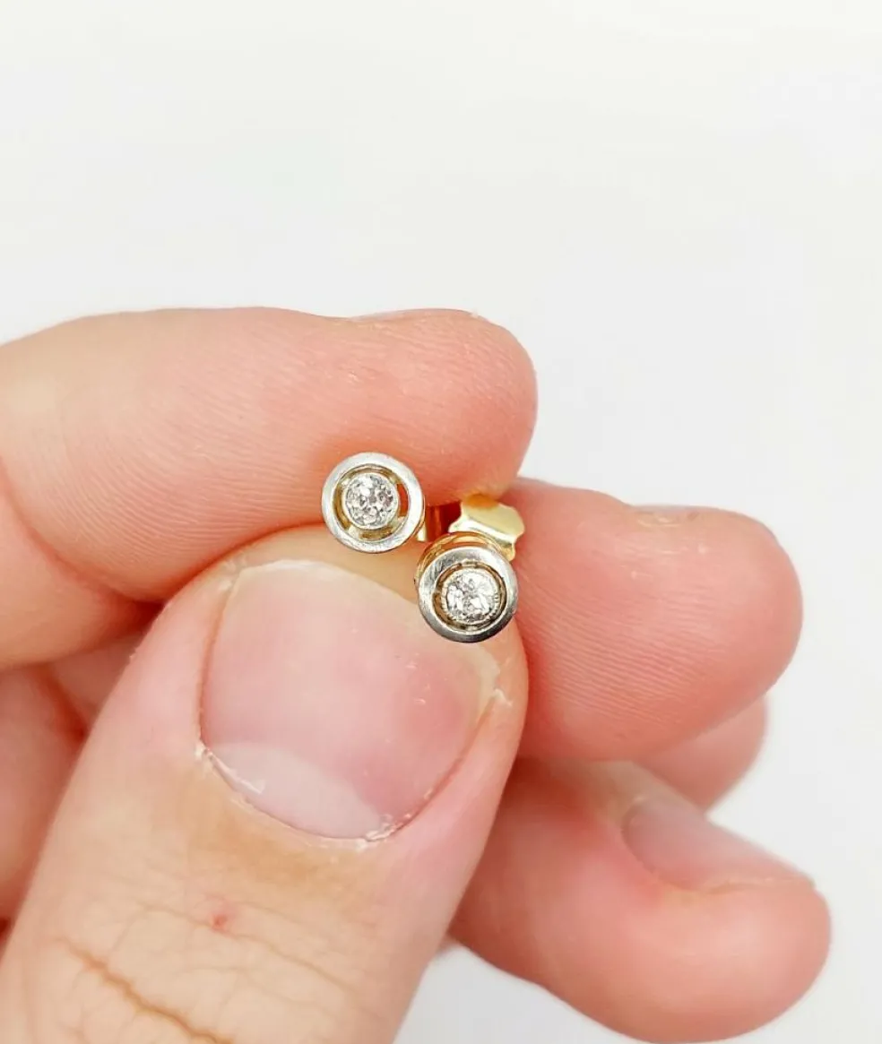 Puces d'oreilles Art Déco or jaune, platine et diamants taille ancienne (circa 1920)