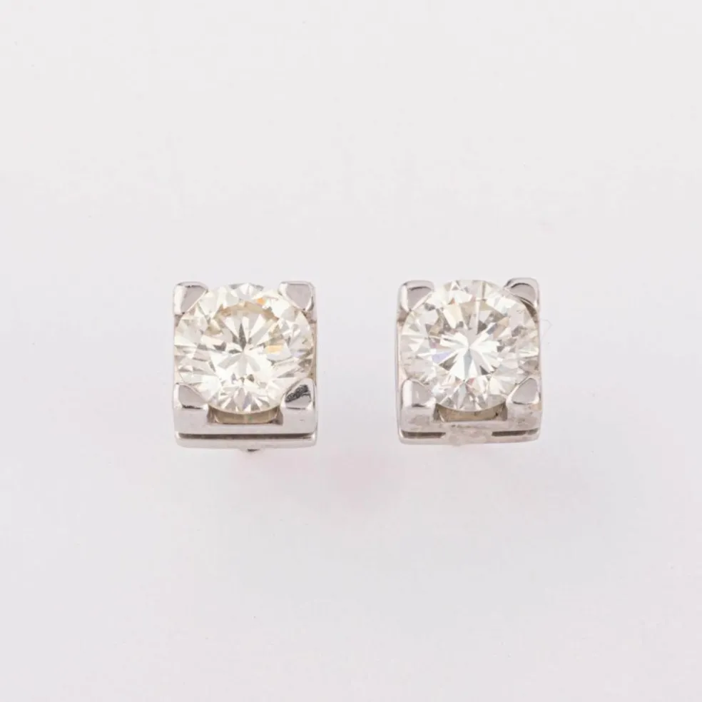 Puces d'oreilles diamant taille moderne