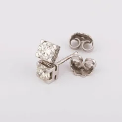 Puces d'oreilles diamant taille moderne