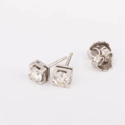 Puces d'oreilles diamant taille moderne