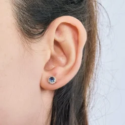 Puces d'oreilles en or blanc saphir et diamants