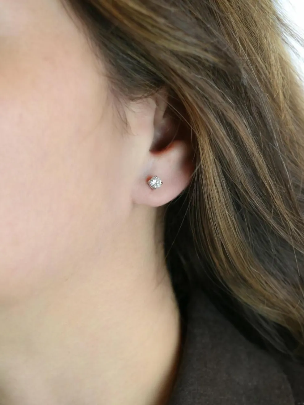 Puces d'oreilles or blanc diamants ronds 0.7 carat
