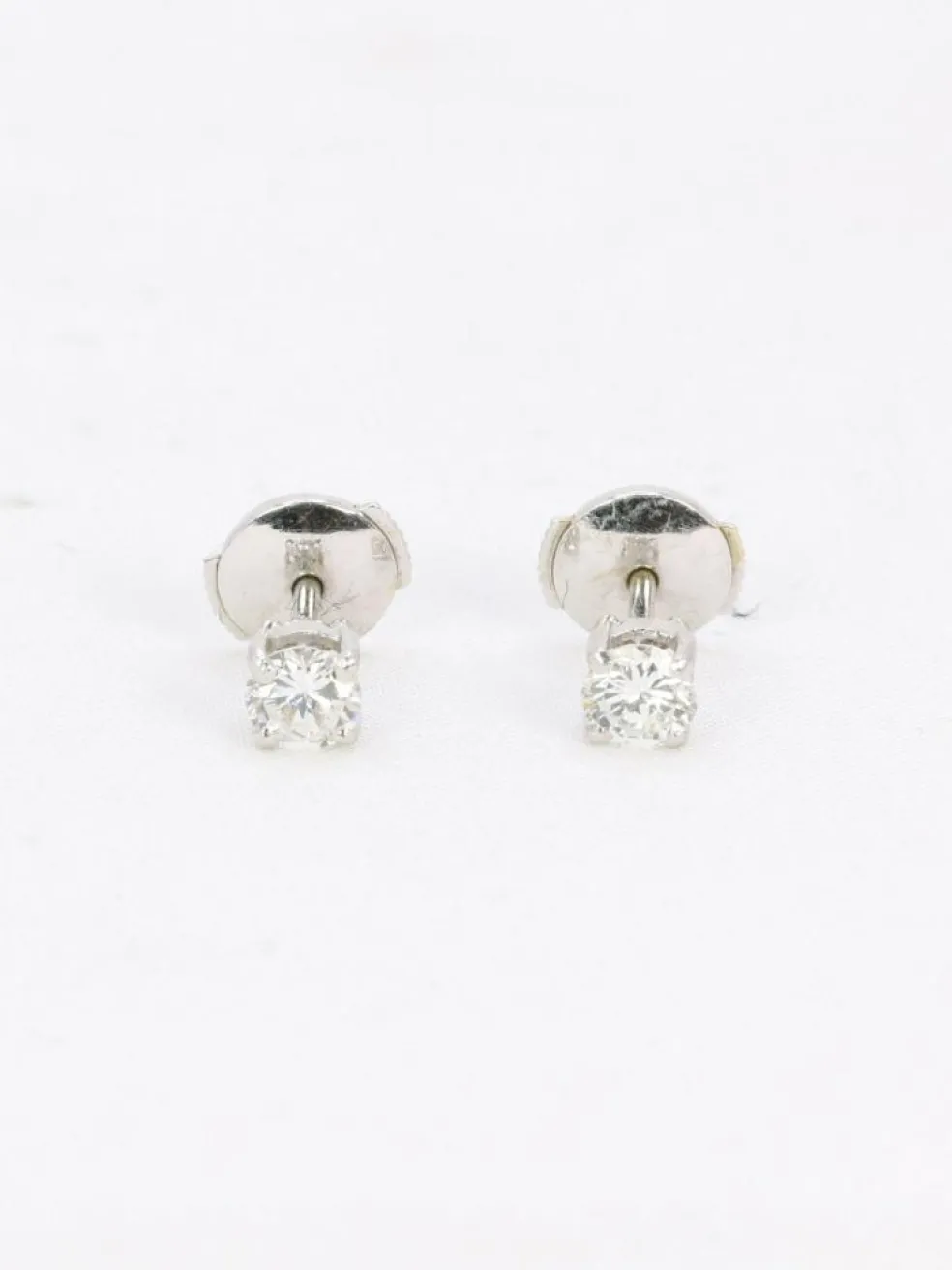 Puces d'oreilles or blanc diamants ronds 0.7 carat