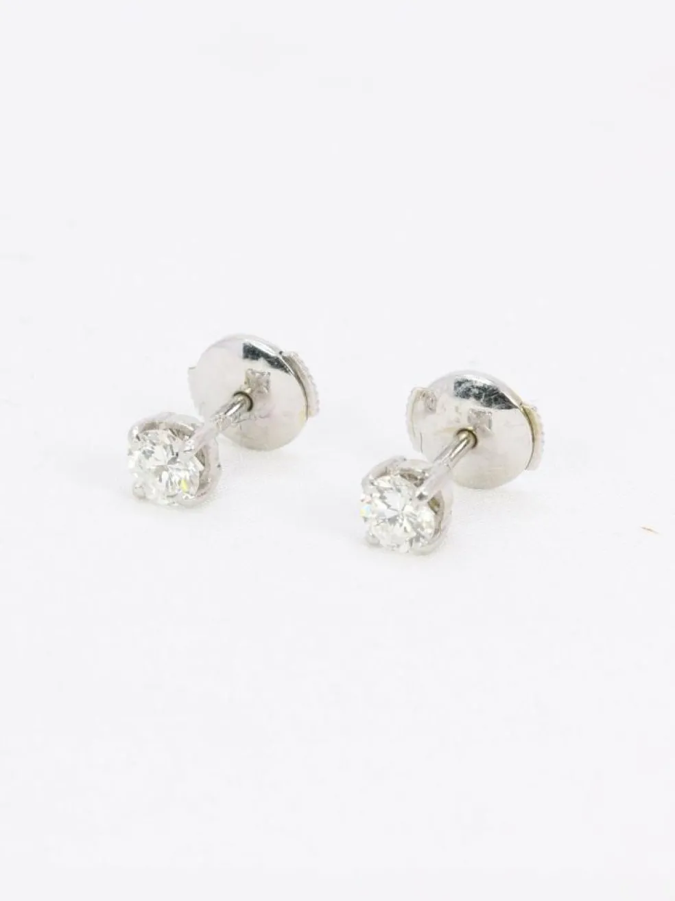 Puces d'oreilles or blanc diamants ronds 0.7 carat