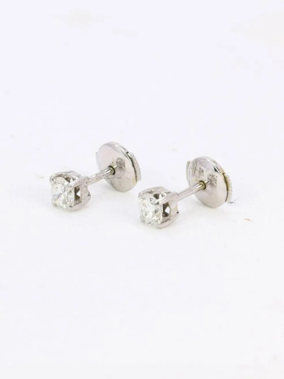 Puces d'oreilles or blanc diamants ronds 0.7 carat