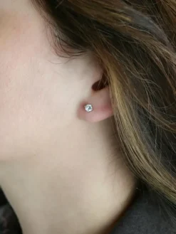 Puces d'oreilles or blanc diamants ronds 0.7 carat