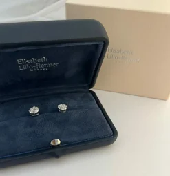 Puces d'oreilles or gris et diamants taille navette