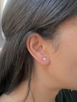Puces d'oreilles or jaune et diamants
