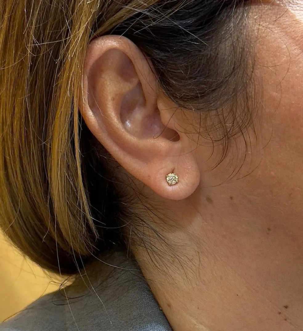 Puces d’oreilles or jaune diamants