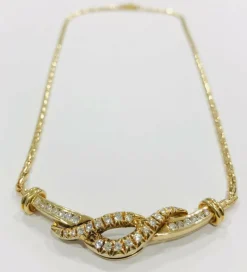 Ravissant collier or jaune et diamants entrelacés.