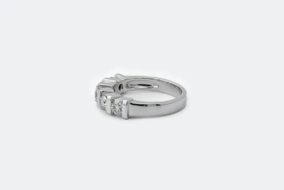 Rivière en or blanc avec diamants