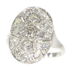 Romance éternelle : bague Art Déco en platine et diamants des années 1950