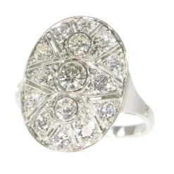 Romance éternelle : bague Art Déco en platine et diamants des années 1950