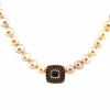 Sautoir en perles motif or, saphir et grenats