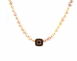 Sautoir en perles motif or, saphir et grenats