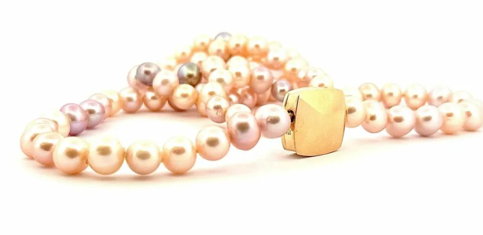 Sautoir en perles motif or, saphir et grenats