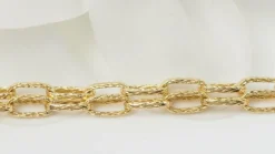 Sautoir maille rectangle texturée en or jaune