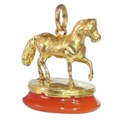 Sceau pendentif cheval en or vintage