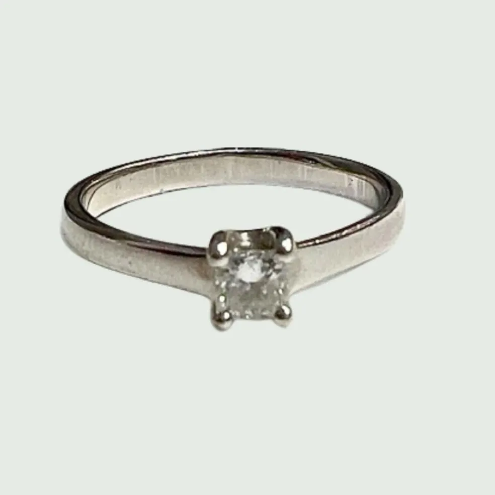 Solitaire - Collier contemporain en or 18 carats du XXe siècle avec diamant
