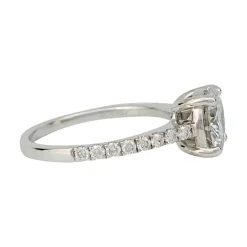 Solitaire accompagné, diamant 1,53 carat.