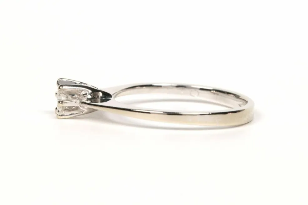 Solitaire contemporain or blanc diamant