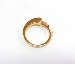 Solitaire design or jaune et diamant