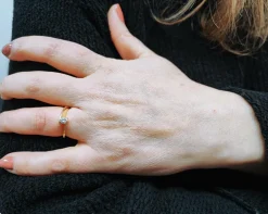 Solitaire design or jaune et diamant