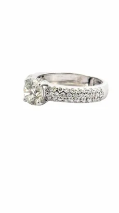 Solitaire en diamants sur monture or blanc 18 carats