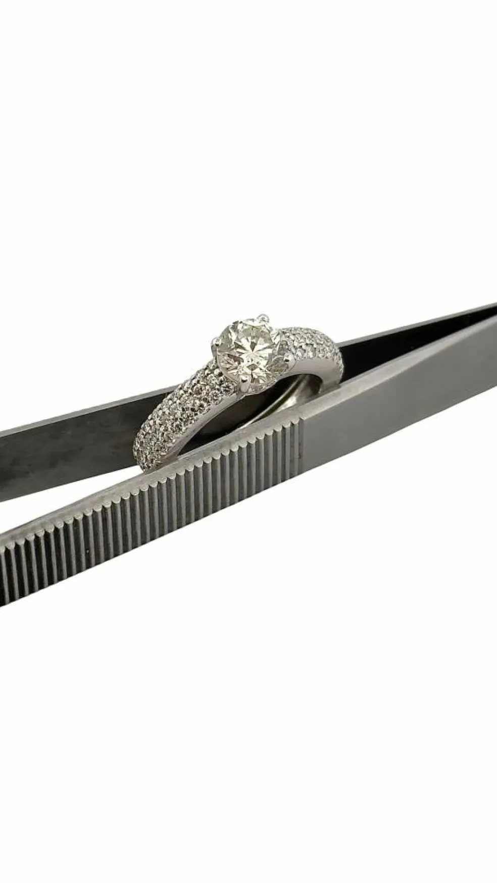 Solitaire en diamants sur monture or blanc 18 carats