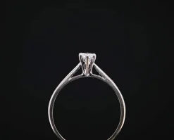 Solitaire en or blanc avec diamant de 0,10 carat