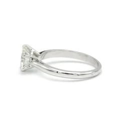 Solitaire en or blanc, diamant
