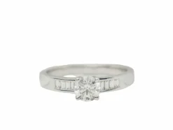 Solitaire en or blanc et diamant rond de 0,52 ct