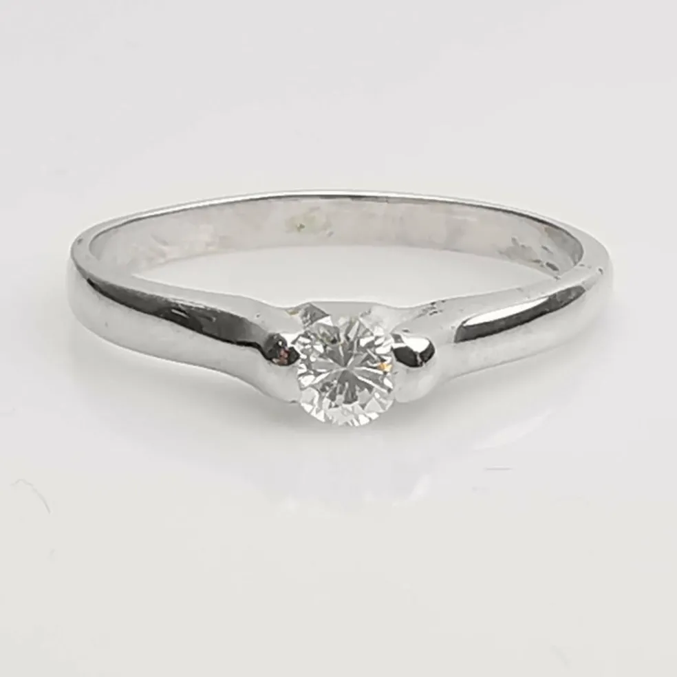 Solitaire en or blanc et Diamant