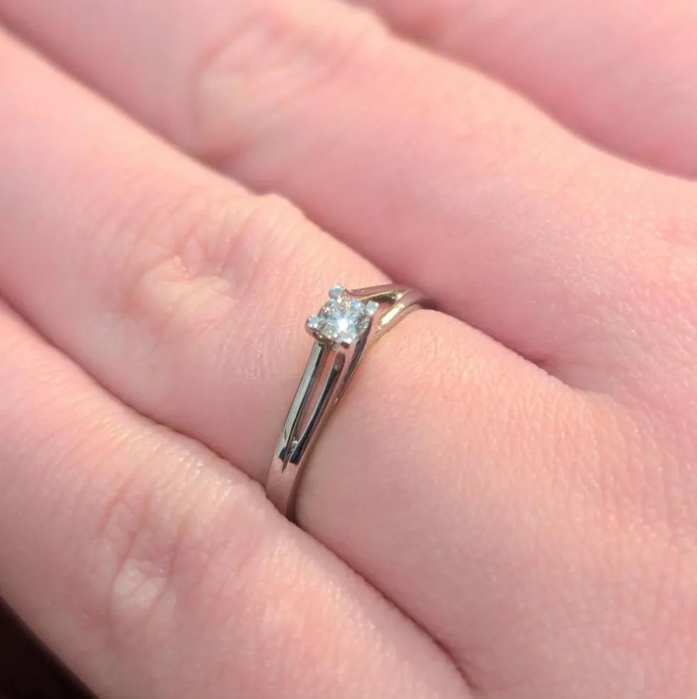 Solitaire en or blanc et diamant