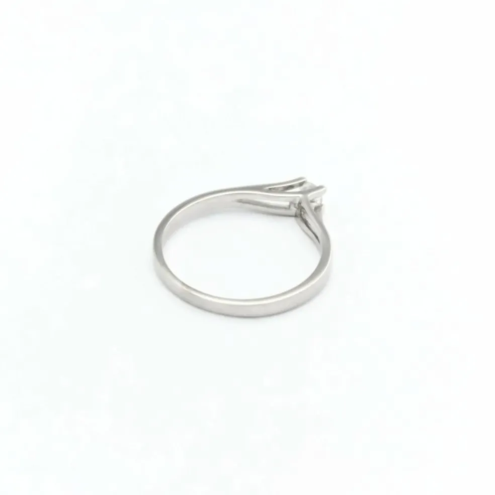 Solitaire en or blanc et diamant