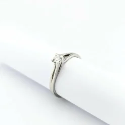 Solitaire en or blanc et diamant