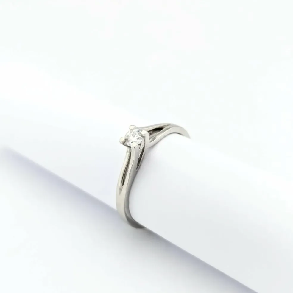 Solitaire en or blanc et diamant